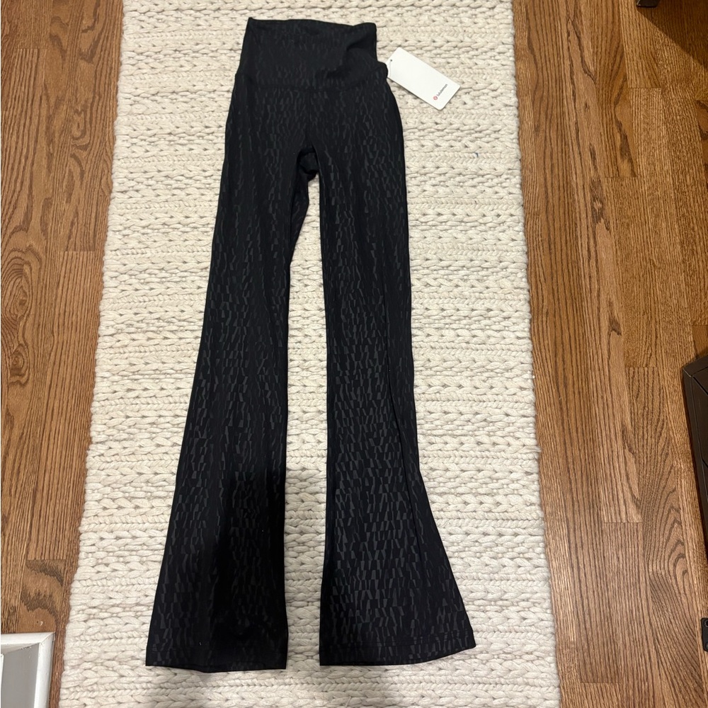 NWT Lululemon Groove SHR Flare
Pant *Nulu